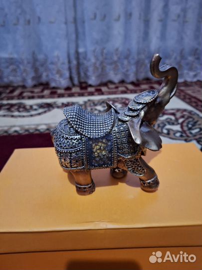 Статуэтка слон