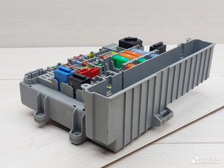 Блок предохранителей Bmw 3 - Series E 90 N52 B30