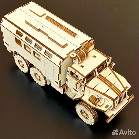 Сборная модель Российский грузовик Урал-4320