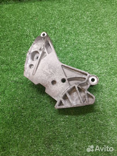 Кронштейн двигателя правый шкода октавия а5