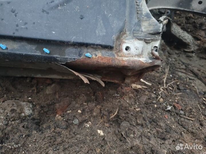 Порог со стойкой правый Volkswagen Touareg