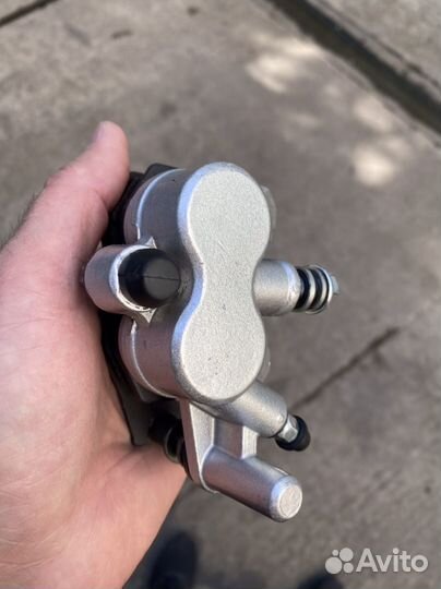 Тормозной суппорт на скутер