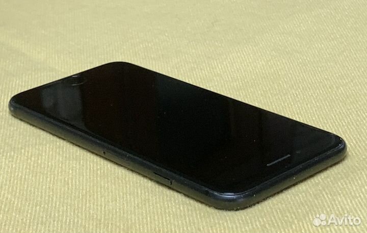 iPhone SE, 64 ГБ
