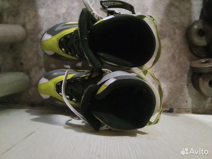 Роликовые коньки