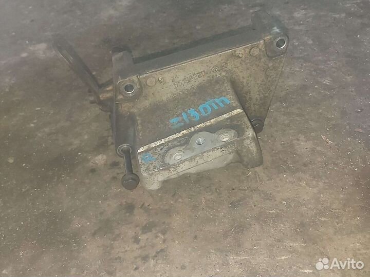 Кронштейн крепления двигателя z13dth Opel Astra h