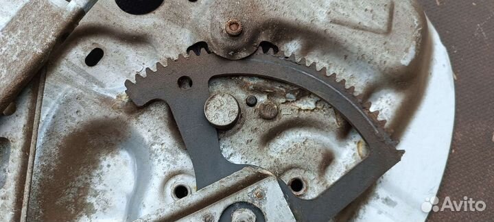 Задний стеклоподъемник Киа Церато 2