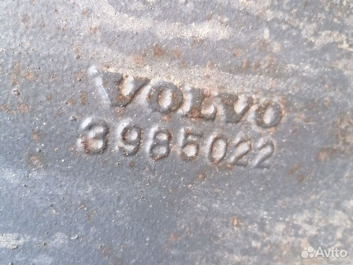 3985022 кронштейн реактивной тяги volvo