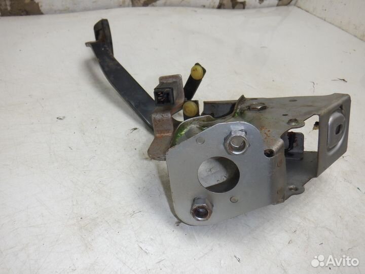 Педаль сцепления Nissan Almera Classic B10