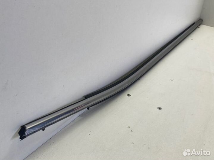 Молдинг на дверь передний левый Toyota Camry