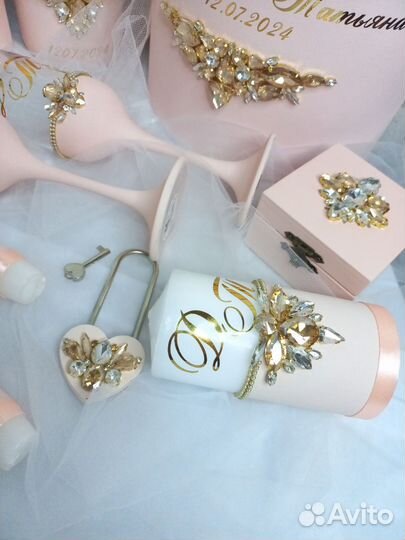 Свадебное шампанское, фужеры, свечи, казна