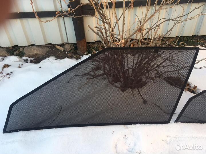 Шторки на передние боковые окна и коврик багажника