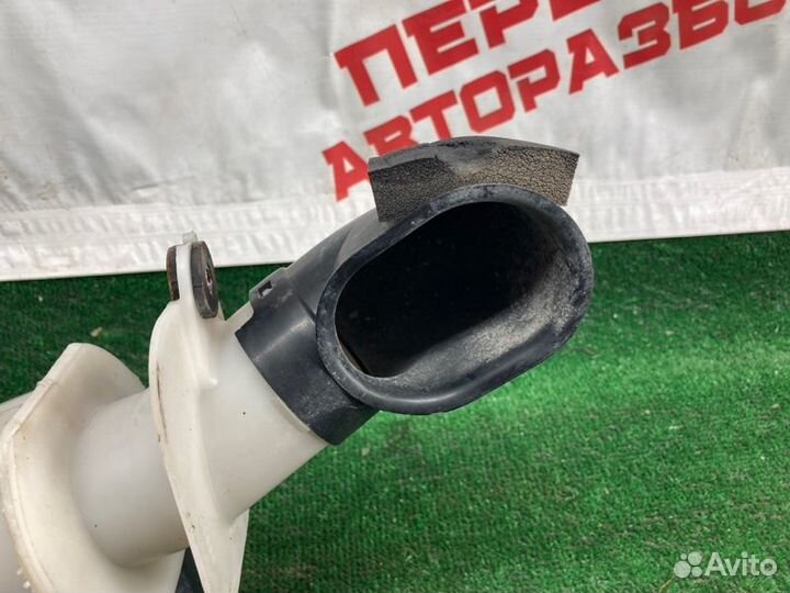 Резонатор воздушного фильтра Mazda Familia седан