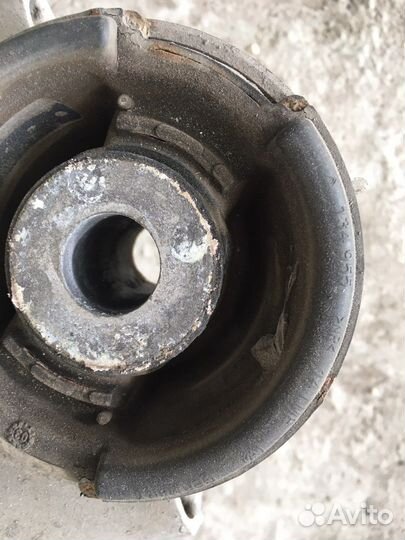 Балка задняя Volkswagen Phaeton (1891)