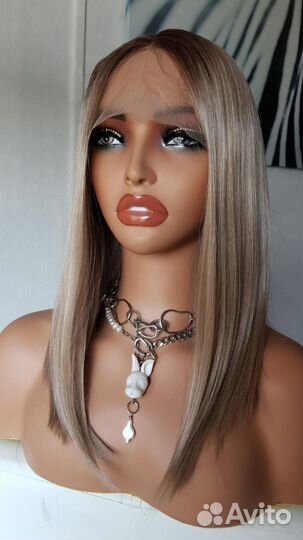 Парик средней длины блонд на сетке