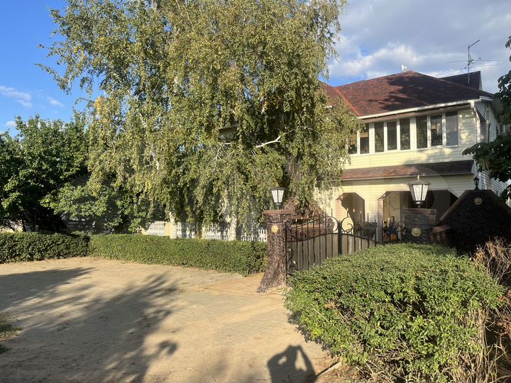 Дом 605 м² на участке 1,5 га