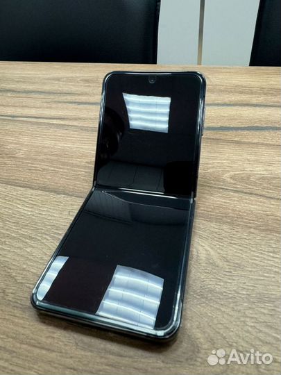 Samsung Galaxy Z Flip4, 8/128 ГБ