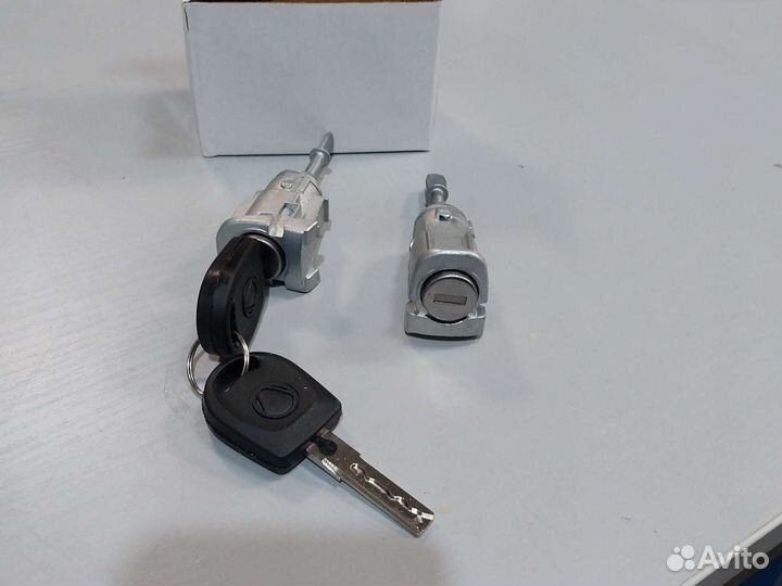 Личинки двери Passat b5 b5+