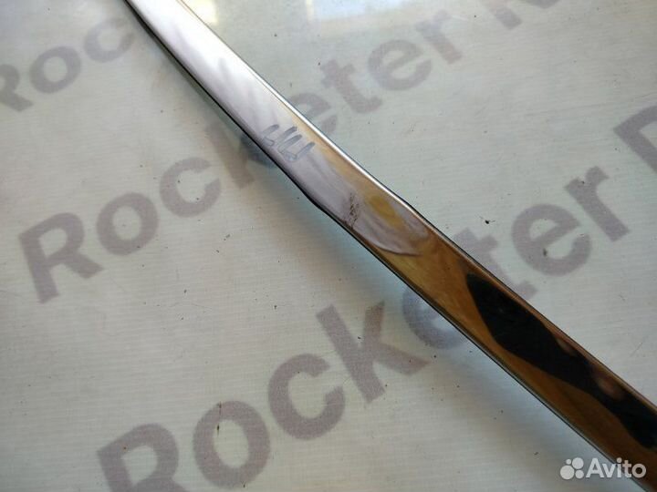 Молдинг двери передний правый Nissan Fuga 2006