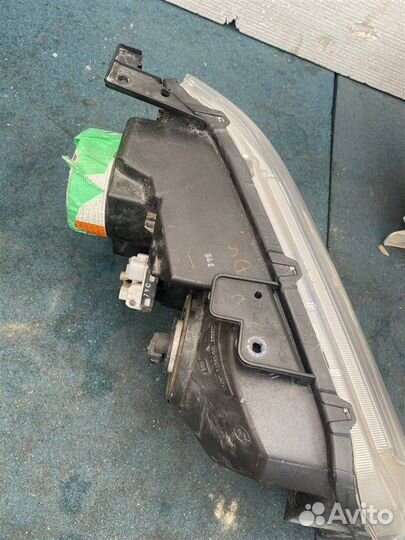 Фара ксенон передняя левая Suzuki Grand Vitara