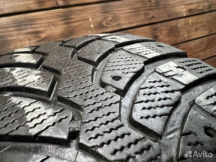 Bridgestone Blizzak Spike-01 215/55 R16