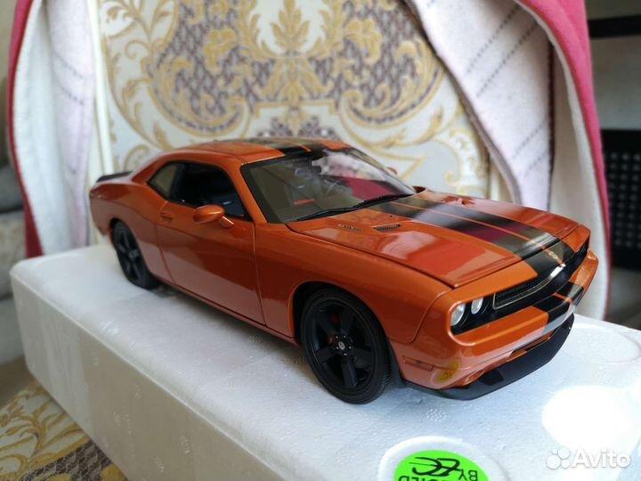 1:18 acme Dodge Challenger SRT8 2010