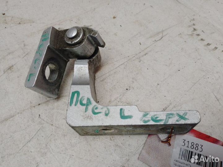 Петля двери передней левой верхняя Volkswagen