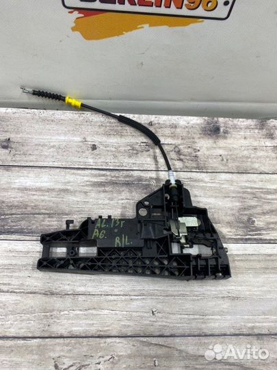 Кронштейн ручки двери задний левый Audi A6 Allroad