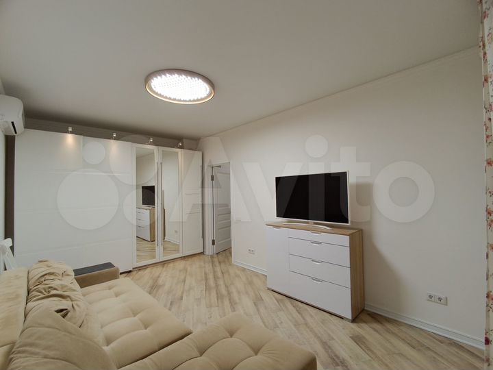 2-к. квартира, 54 м², 8/18 эт.