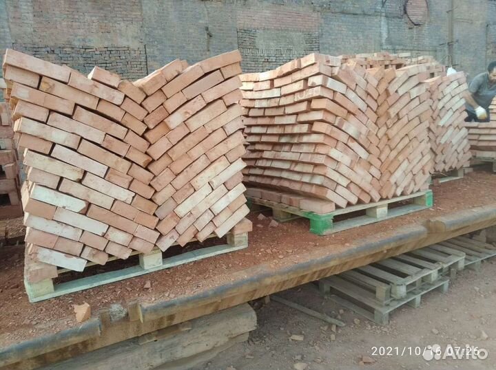 Кирпич забутовочный на паддонах