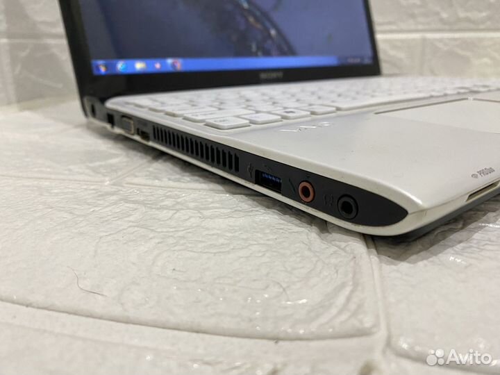 Ноутбук Sony SVE151D11V