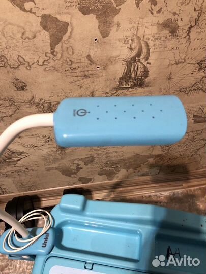 Пластиковый стол парта