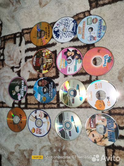 Диски с музыкой и фильмами