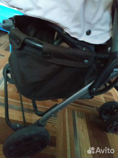 Прогулочная коляска для девочки