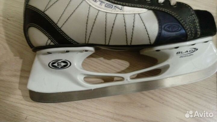 Коньки хоккейные