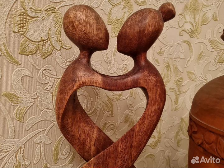 Ваза и статуэтки, натуральное дерево