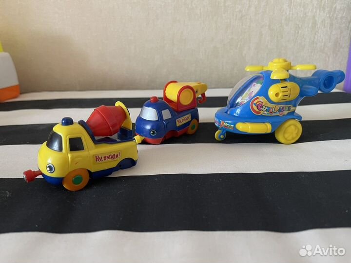 Развивающие игрушки (говорящий коврик,слоник и др)