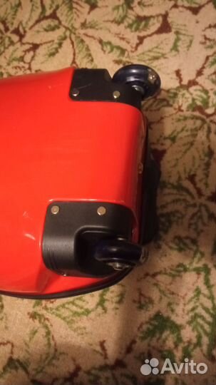 Детский чемодан на колесиках