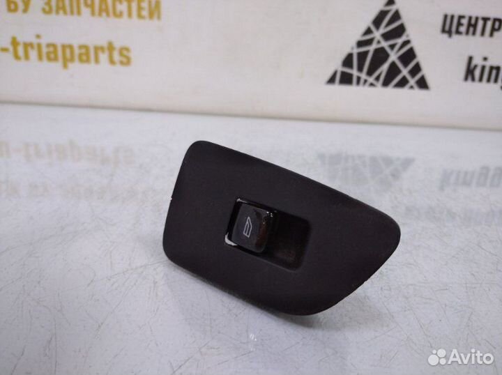 Кнопка стеклоподъемника задняя левая Volvo S90 2