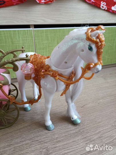 Карета с лошадью