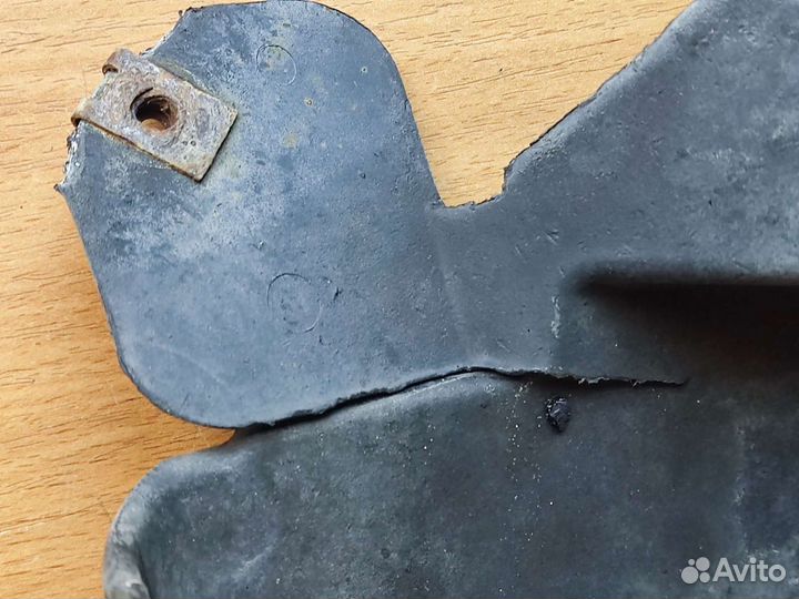 Брызговик передний левый, Volvo 960