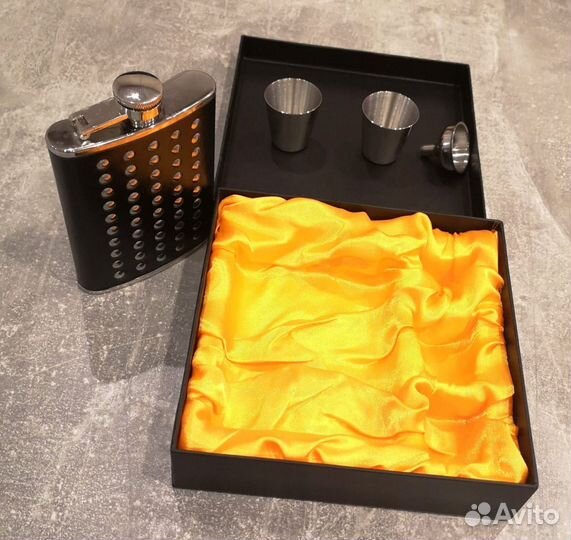 Фляжка с рюмками новая подарочная