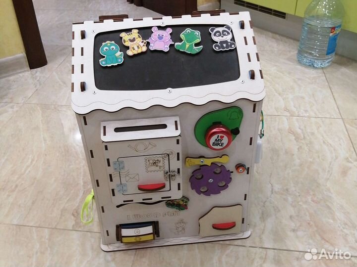 Развивающая игрушка Бизиборд