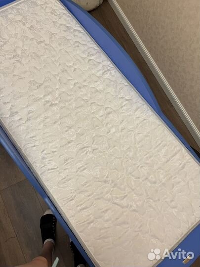 Кровать машинка с матрасом б/у