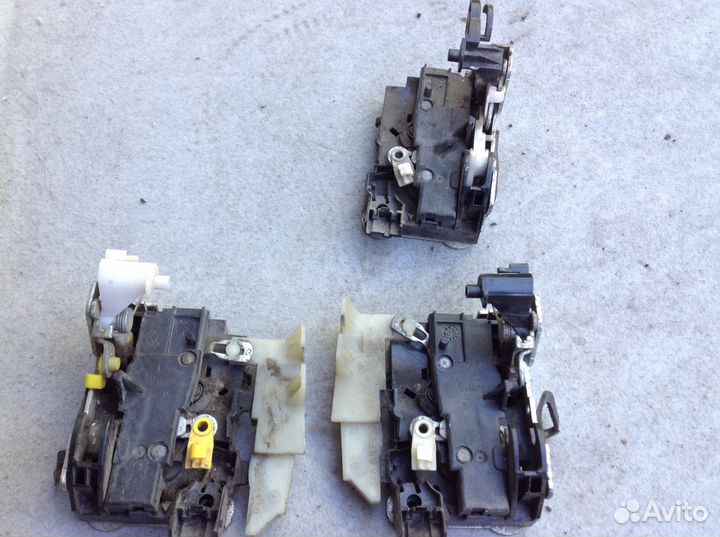 Замок двери задний правый Рено Сандеро