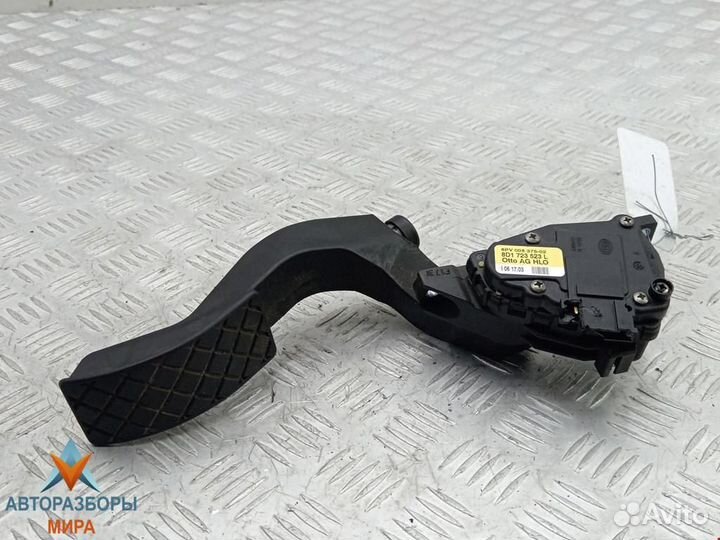Педаль Volkswagen Passat B5 рест. 2003 8D1723523Q