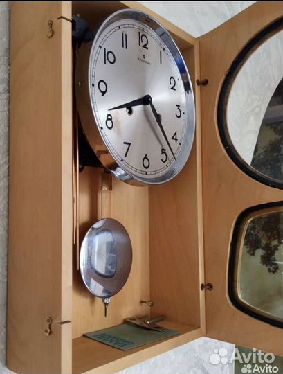 Часы настенные механические Junghans