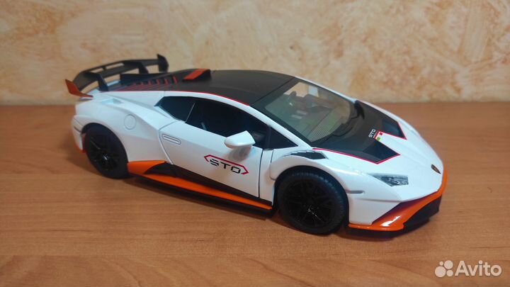 Lamborghini Huracan STO 1:24