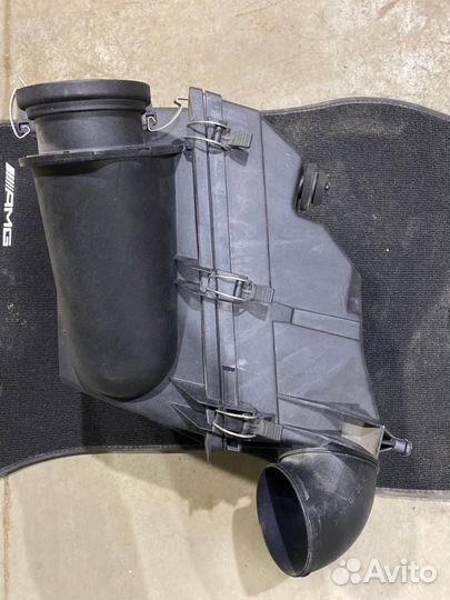 Корпус воздушного фильтра Mercedes-Benz E-Class