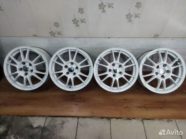 111) К-кт дисков литых R16 5х114,3/67,1/38