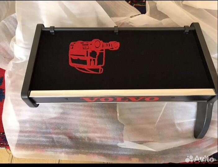 Полка на торпедо Volvo Trucks FH